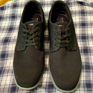 Men’s 10.5 Sketchers Street Dress Collection Shoes in Black